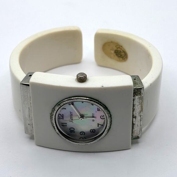 Y2K White Watch - Picture 3 of 4